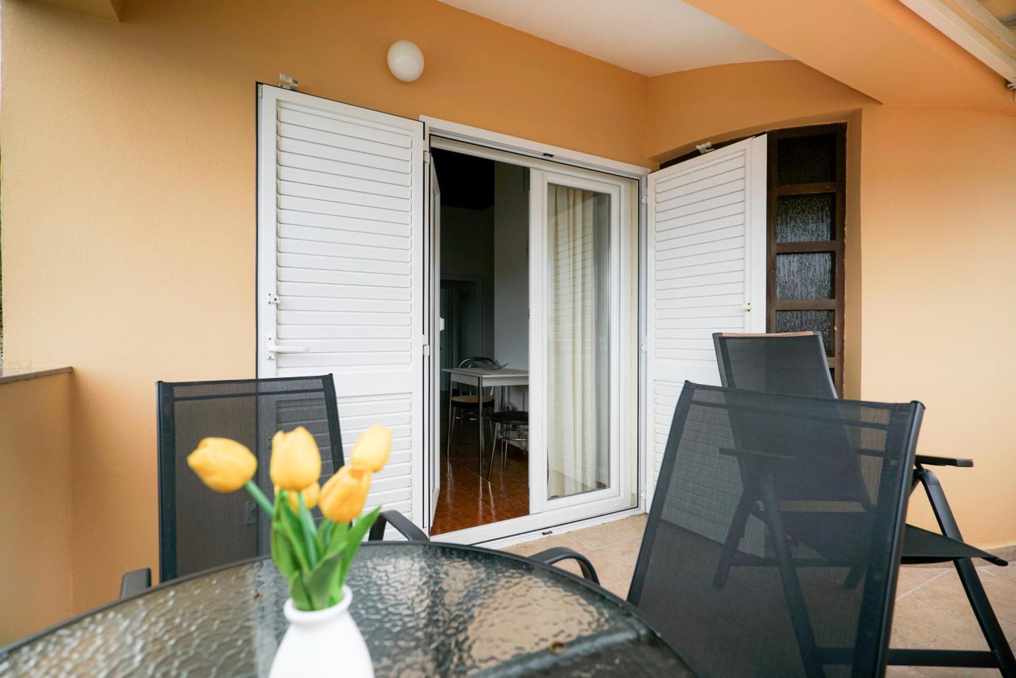 Apartments Osljak Преко Екстер'єр фото